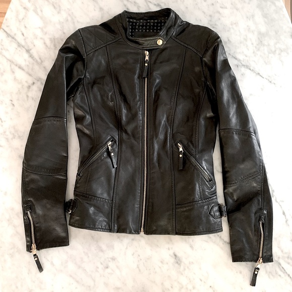 Danier leather slim moto jacket with gold zippers, light weight no bulk size S - Picture 5 of 12